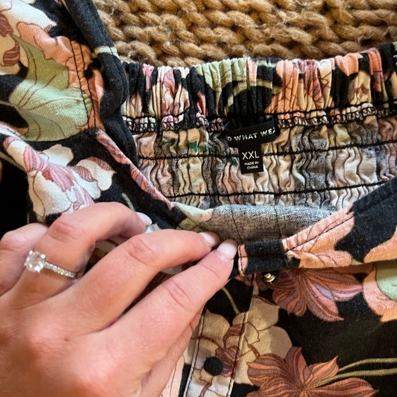 Who What Wear Floral Puff Sleeve Button Top - Picture 4 of 4